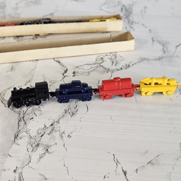 2 B. SHACKMAN, 1984 MINIATURE METAL TOY TRAIN SET Vintage - Picture 5 of 8